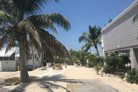 RV034 - Image 1