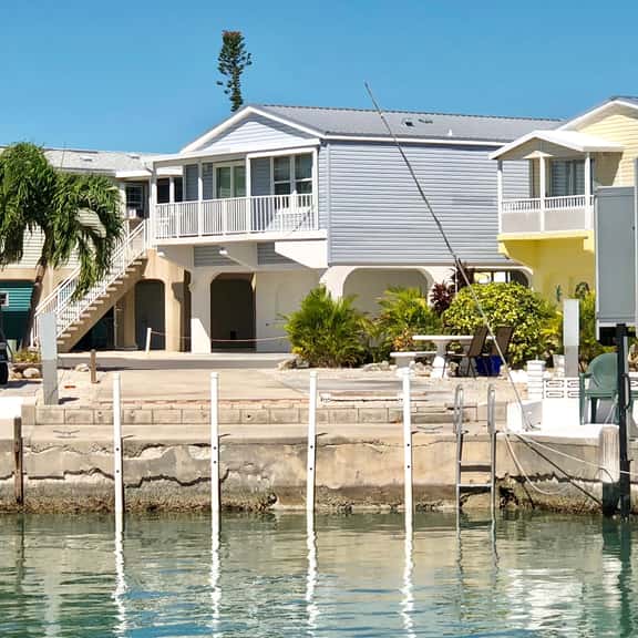 YRV568 - Image 1